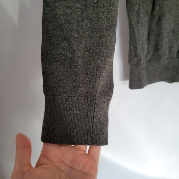 H&M Army Military Green Soft Long Sleeve Crew Neck Sweater Size XS - Picture 4 of 12